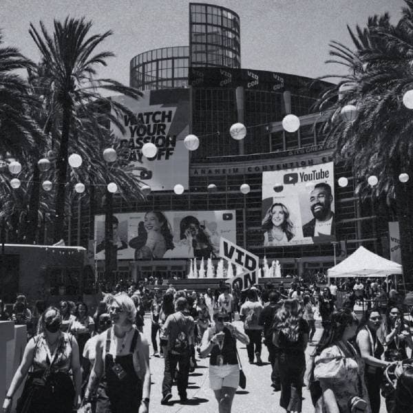 VidCon exterior with crowd